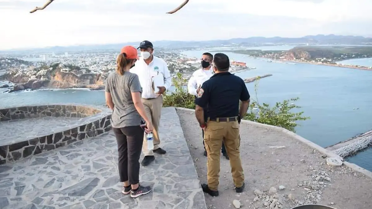 Recorre Protección Civil el Faro Mazatlán1